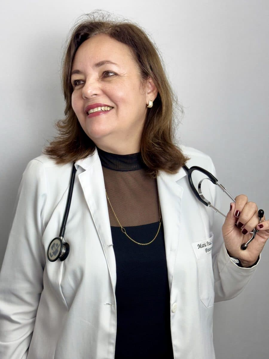 Dra. Maria Paula em atendimento