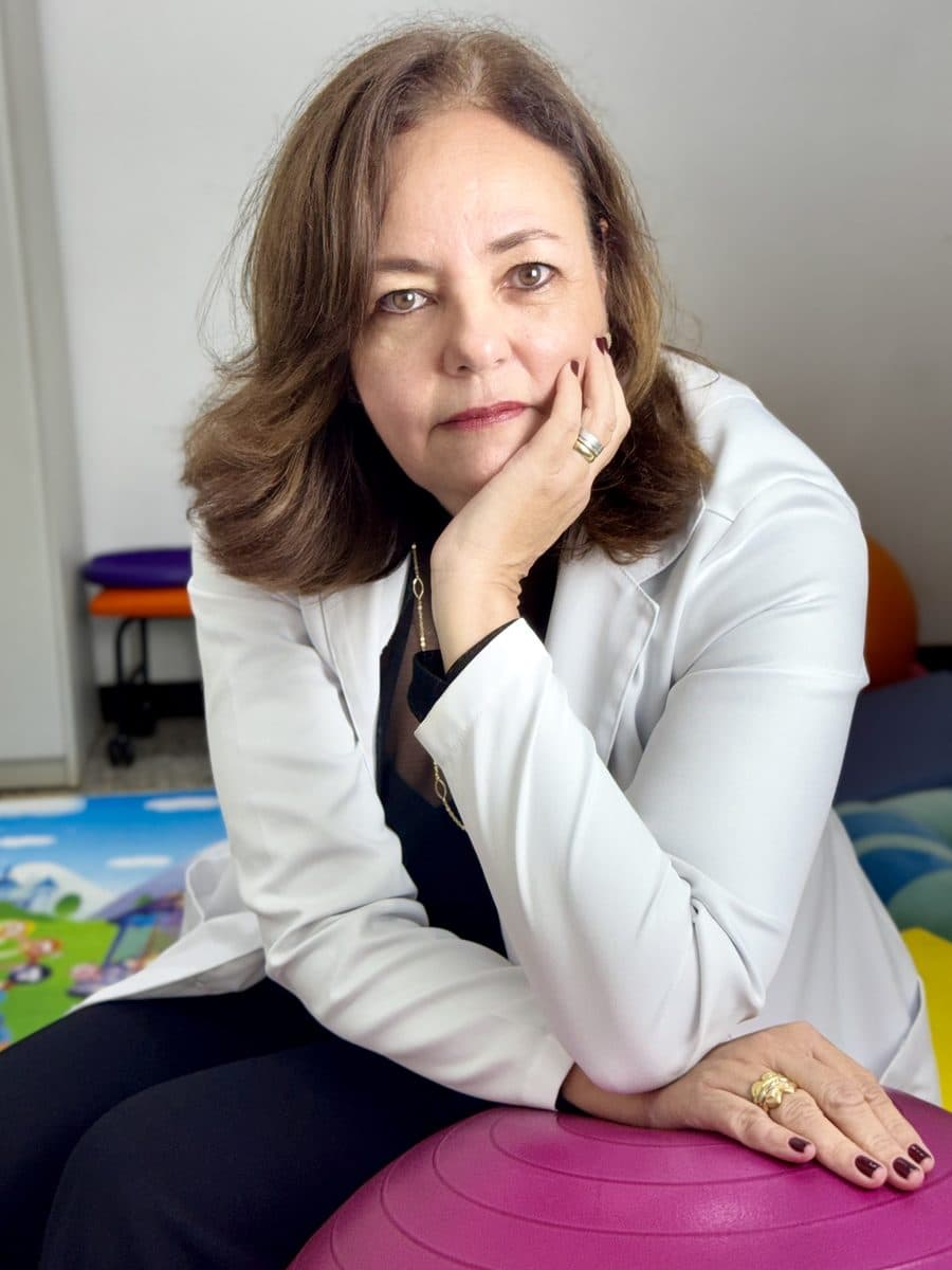 Dra. Maria Paula em atendimento