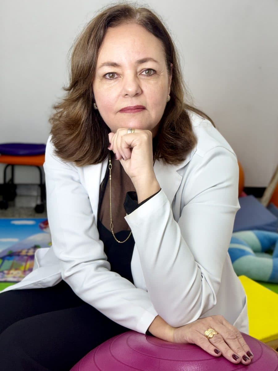 Dra. Maria Paula em atendimento